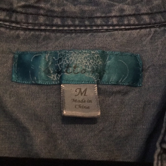 Button down with accented back - Picture 2 of 4